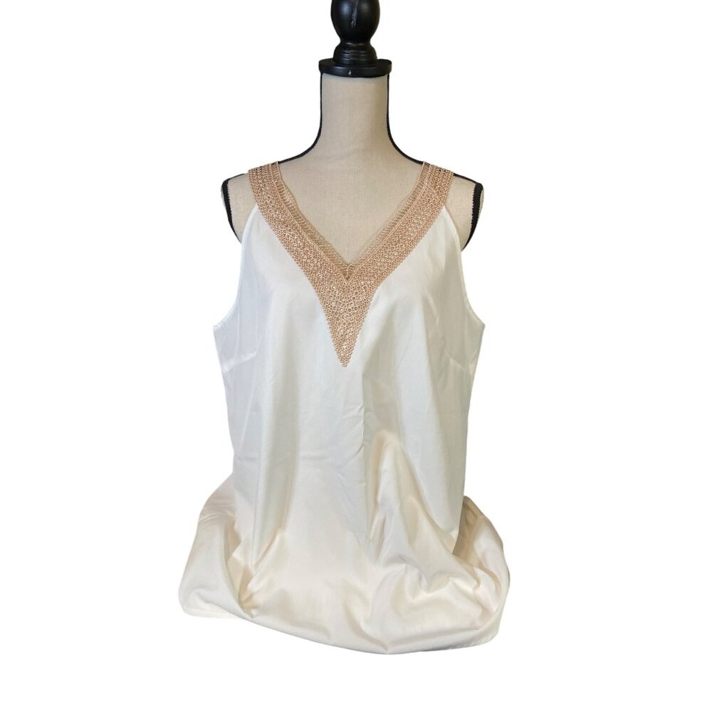Womens 2XL Sleeveless Blouse White Embroidered V-Neckline Lightweight Minimalist